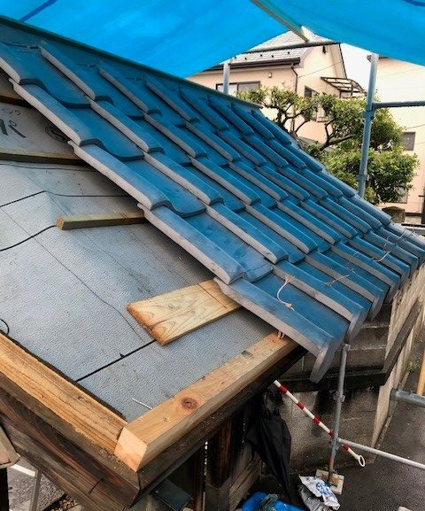 瓦屋根葺き替え工事の工程を写真14枚付で紹介 瓦から新しい瓦 相模原市の屋根塗装 外壁塗装なら 株 Continue House
