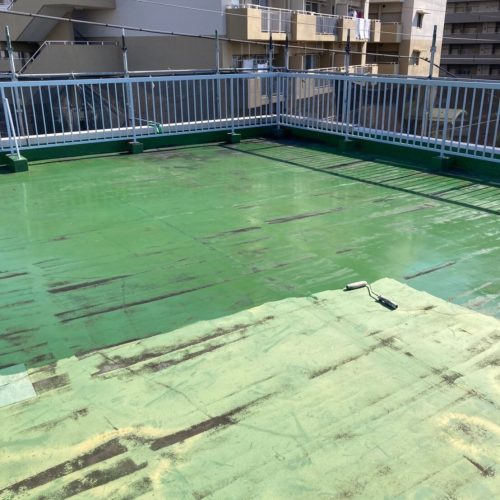 屋上シート防水の施工手順2．プライマー塗布