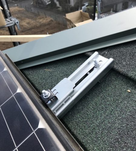 屋根上葺き＆ソーラーパネル脱着⑧：ソーラーパネルの固定